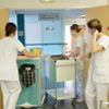 soignantes infirmières couloir hôpital